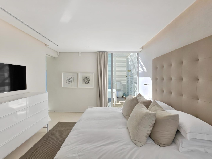 5 Bedroom Property for Sale in Fresnaye Western Cape